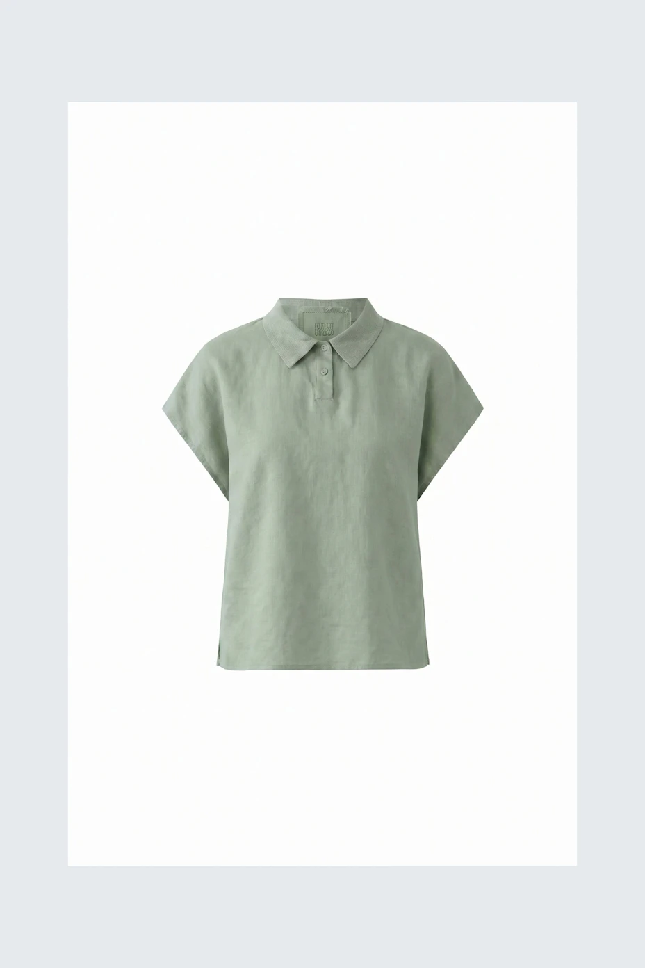 Casual women's blouse in soft green with short sleeves and a classic collar, perfect for everyday wear.