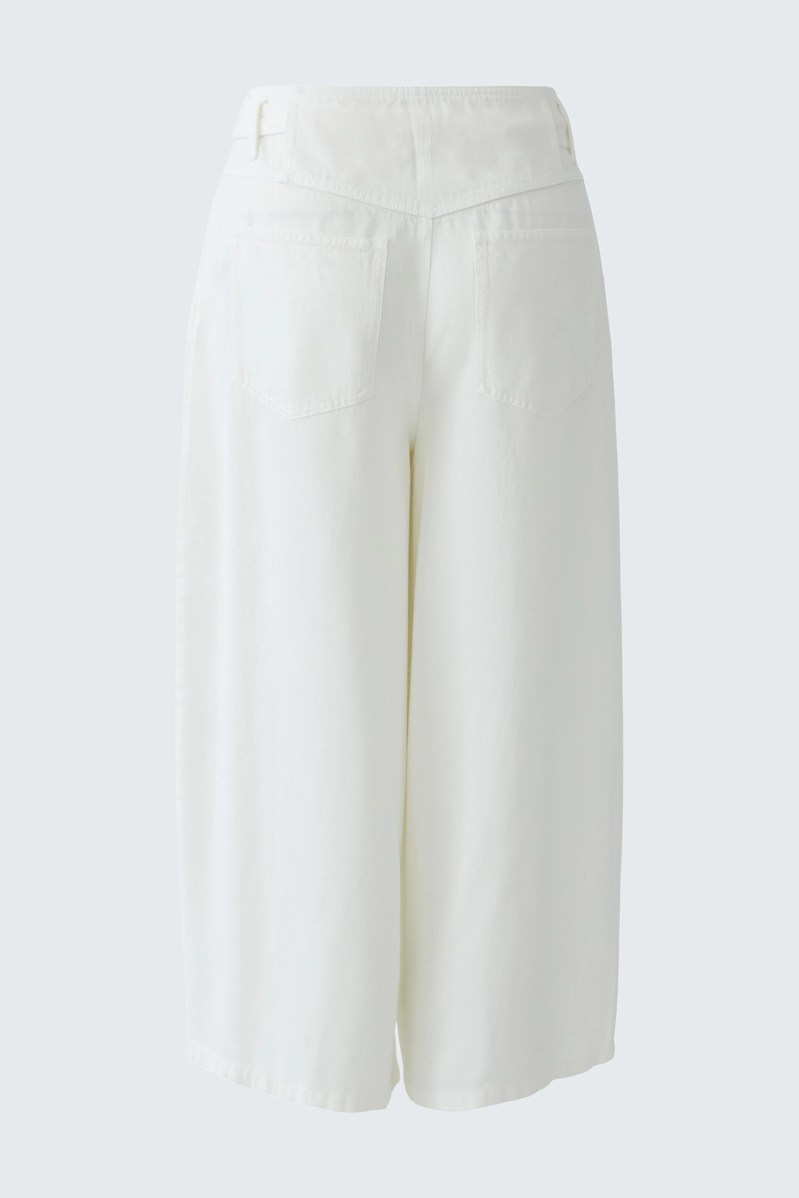 White culotte pants: Wide-leg, high-waisted design with back pockets, perfect for casual wear.