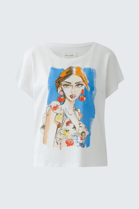 Weißes Damen-T-Shirt mit bunter Grafik einer Frau, die Blumenohrringe trägt. Ideal für einen frischen Look.