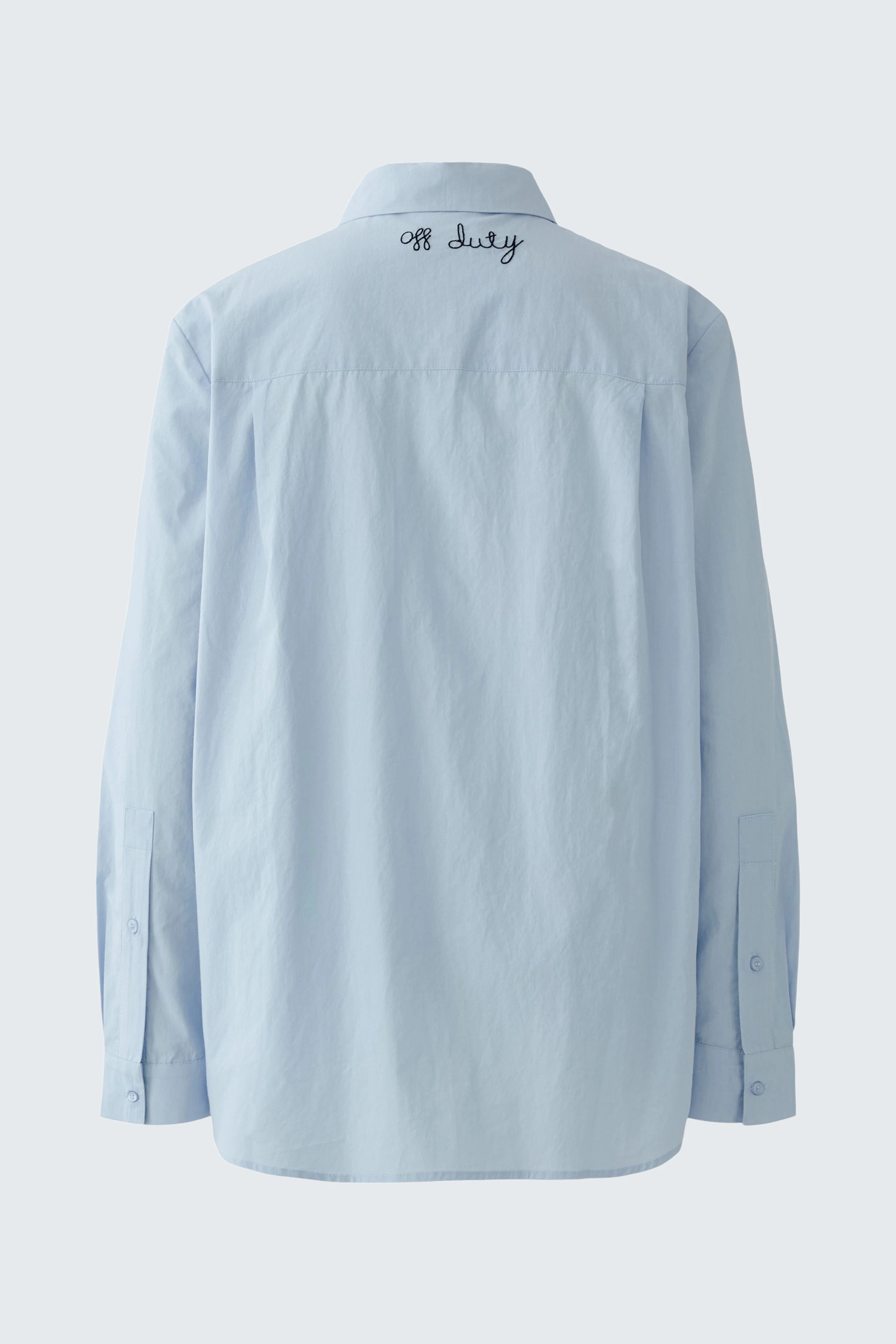 Casual women's blouse: Light blue blouse with "off duty" embroidery on the back, perfect for relaxed days.