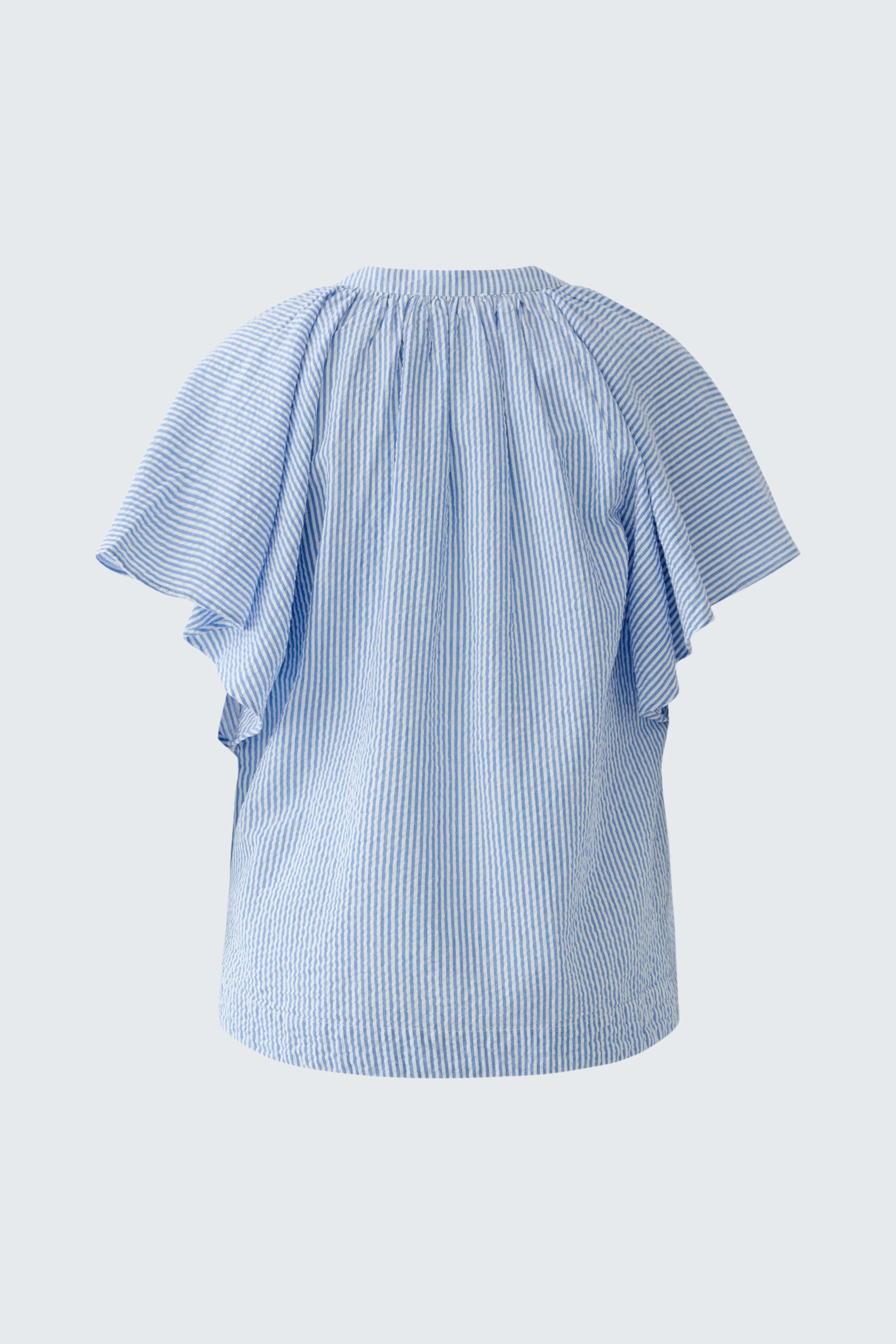 Casual women's blouse: Light blue blouse with short sleeves and relaxed fit, perfect for everyday wear.