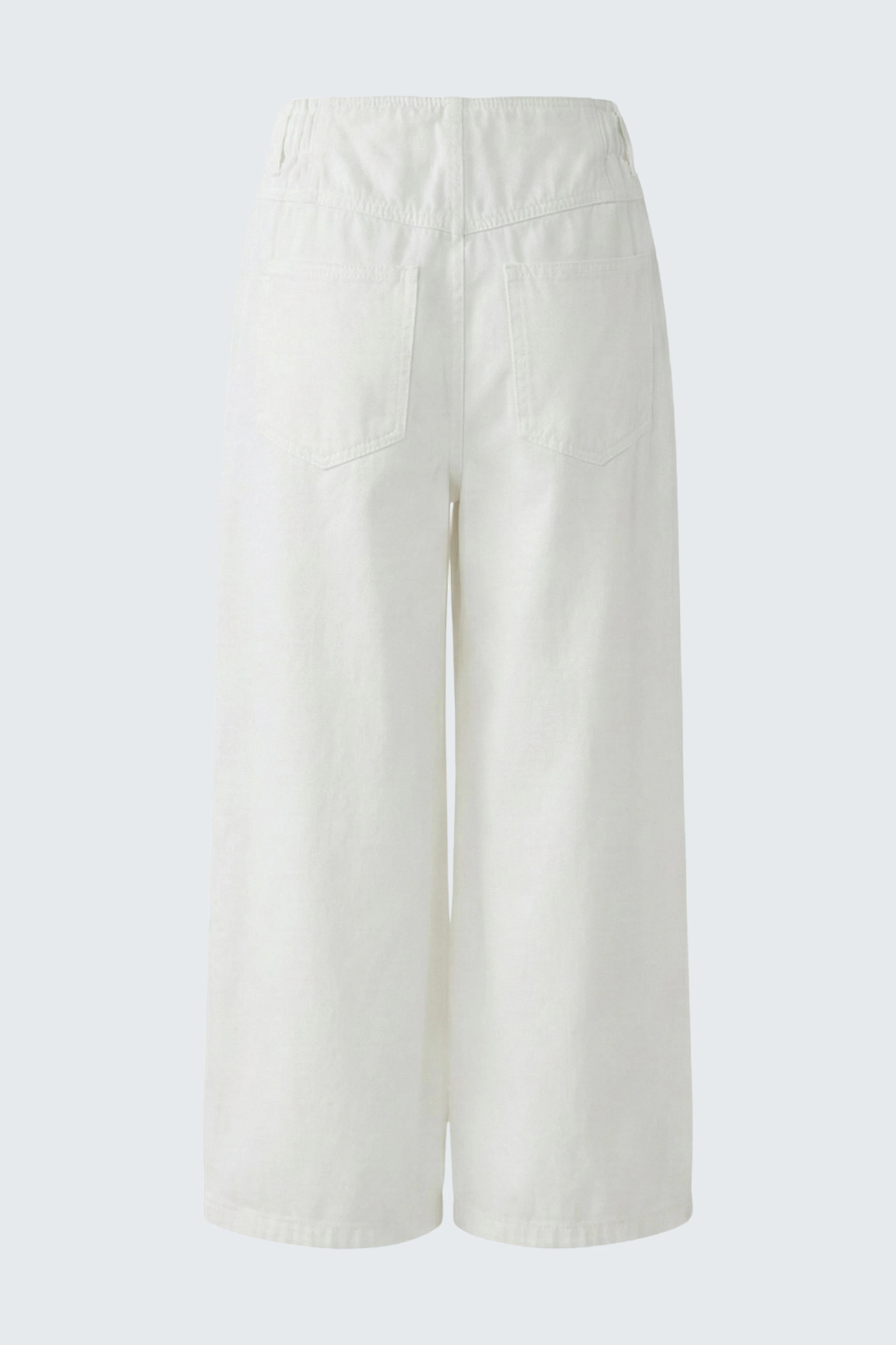 White culotte pants: Wide-leg, high-waisted design, perfect for casual comfort and style.