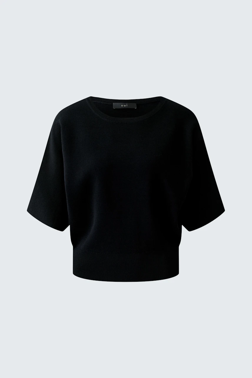 Casual black pullover: Simple design with short sleeves, perfect for everyday wear.