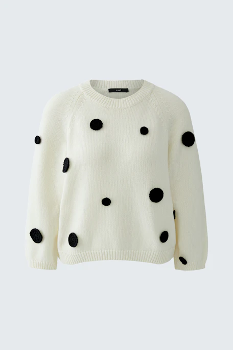 Weißer Damen-Pullover mit schwarzen Punkten, lässig und modern. Ideal für einen stilvollen Freizeitlook.