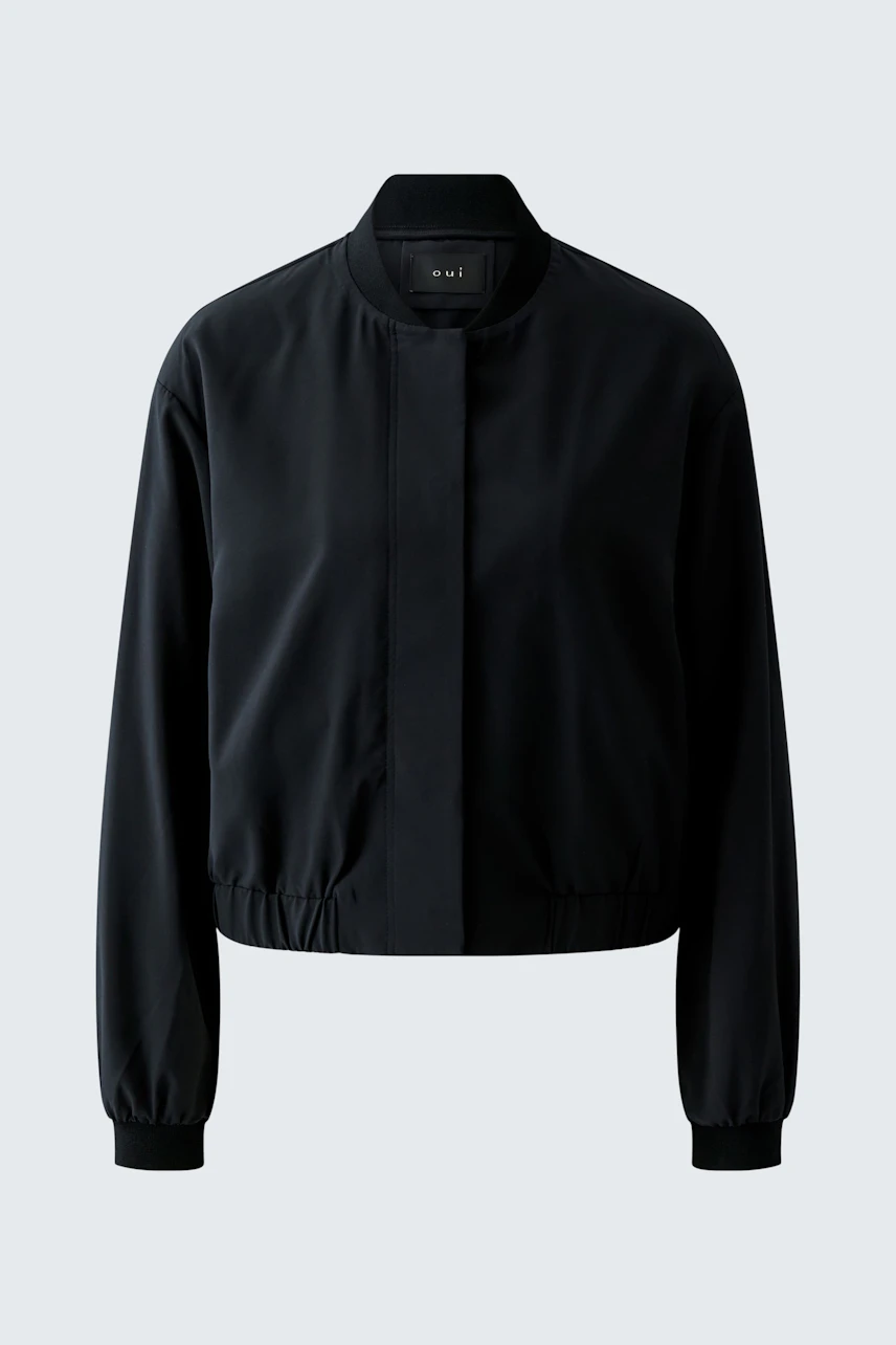 Casual women's blouson: Black blouson with a sleek design, perfect for a modern, relaxed look.