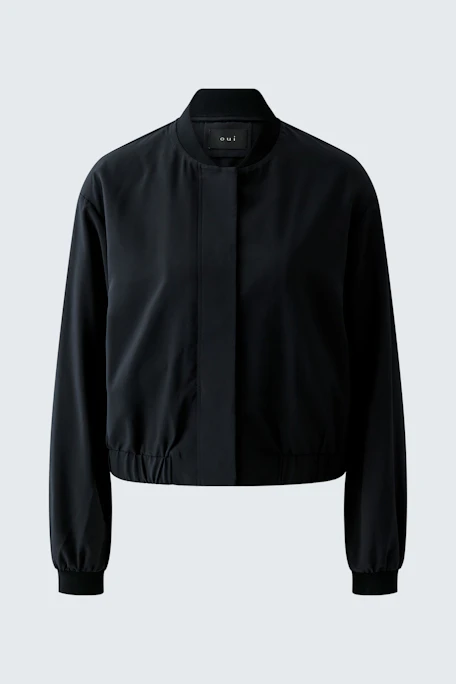 Schwarzer Blouson: Klassischer Schnitt, ohne Model, ideal für vielseitige Kombinationen.