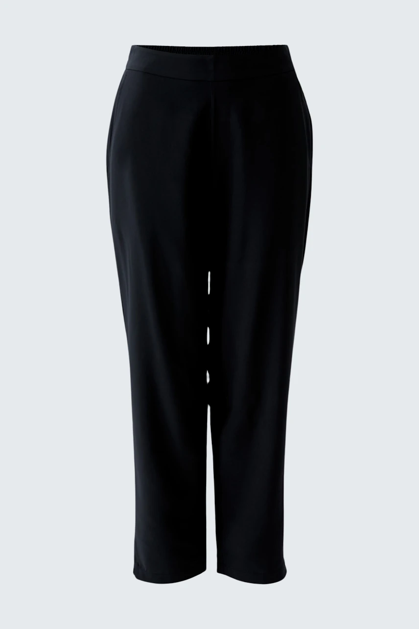 Classic women's pants: Black straight-leg pants with a high waist, perfect for versatile styling.