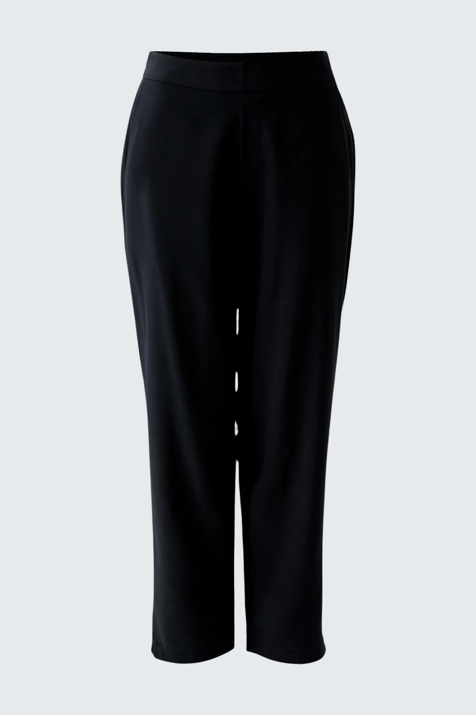 Classic women's pants: Black straight-leg pants with a high waist, perfect for versatile styling.