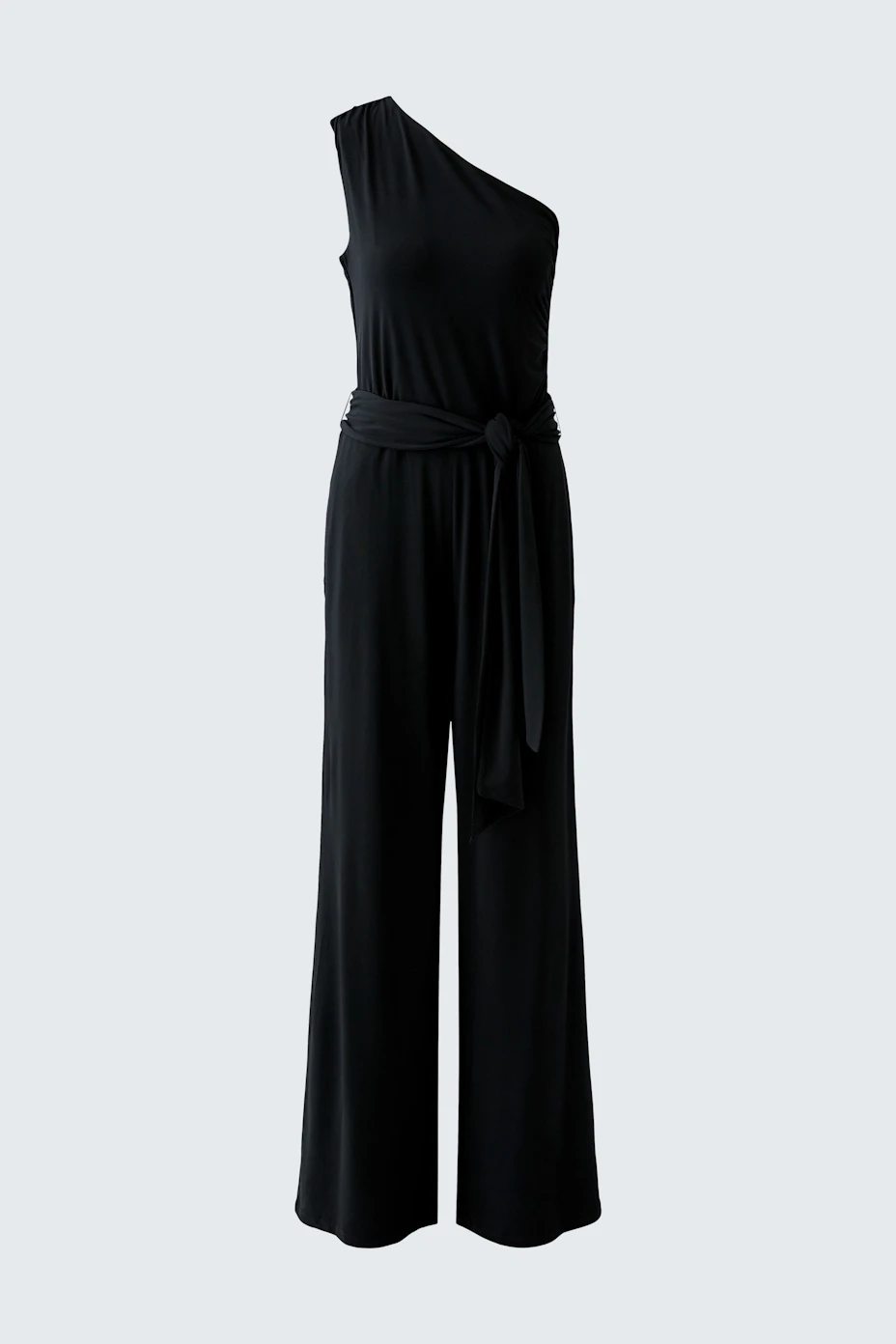 Schwarzer Jumpsuit: Ärmelloses Design mit asymmetrischem Ausschnitt und Bindegürtel, ohne Model abgebildet.