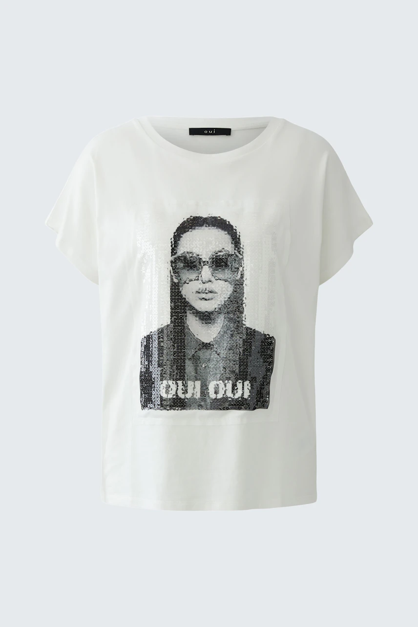 Casual women's T-shirt: White T-shirt with graphic print of a woman's face, short sleeves, relaxed fit.