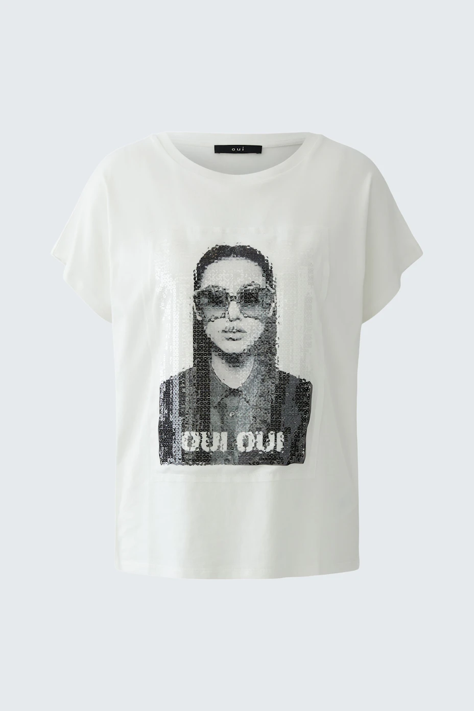 Casual women's T-shirt: White T-shirt with graphic print of a woman's face, short sleeves, relaxed fit.