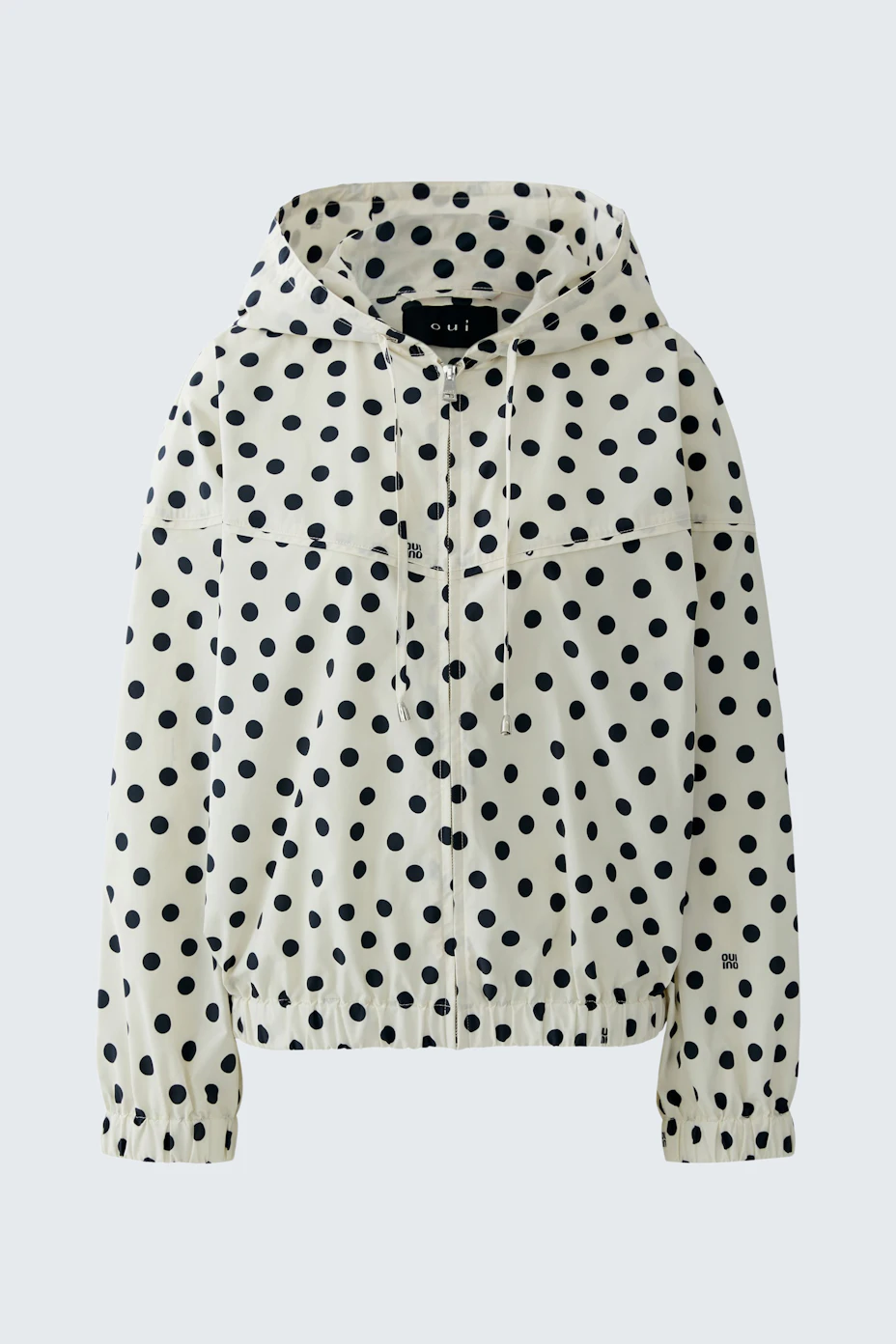 Gepunkteter Blouson: Weißer Blouson mit schwarzen Punkten, Kapuze und elastischem Bund, ohne Model.