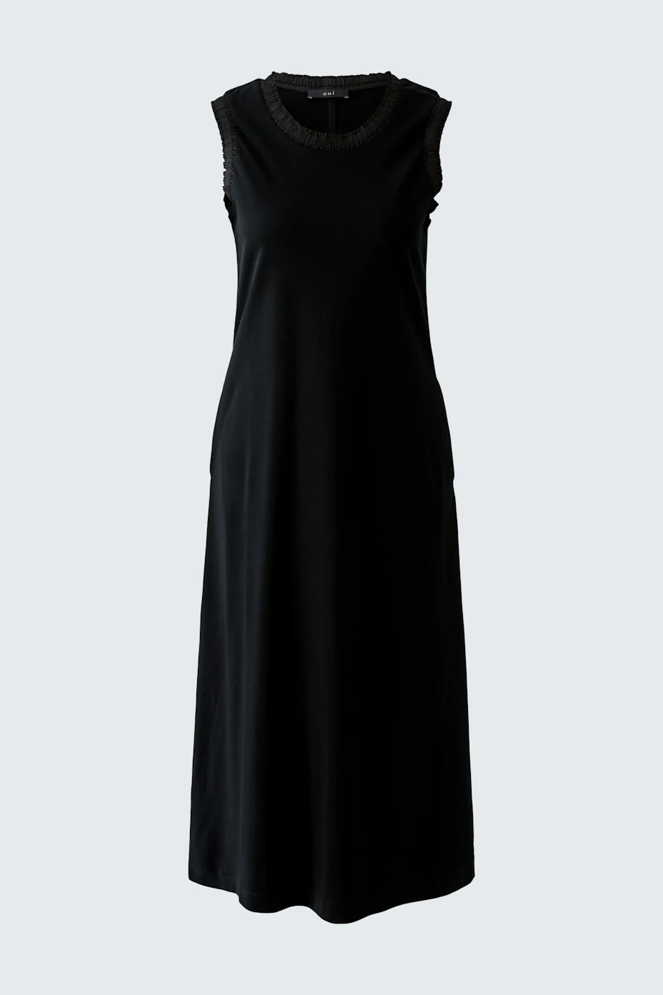 Schwarzes Midikleid: Ärmelloses Design, schlicht und vielseitig für verschiedene Anlässe.