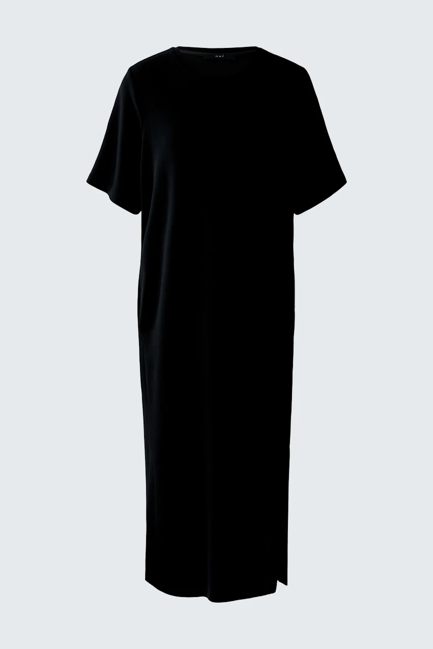 Schlichtes Damen-Kleid: Schwarzes, knielanges Kleid ohne Muster, ideal für vielseitige Anlässe.