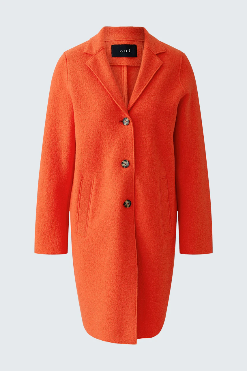Leuchtend orangefarbener Wollmantel mit Knöpfen, ideal für kühle Tage. Zeitloses Design ohne Model.