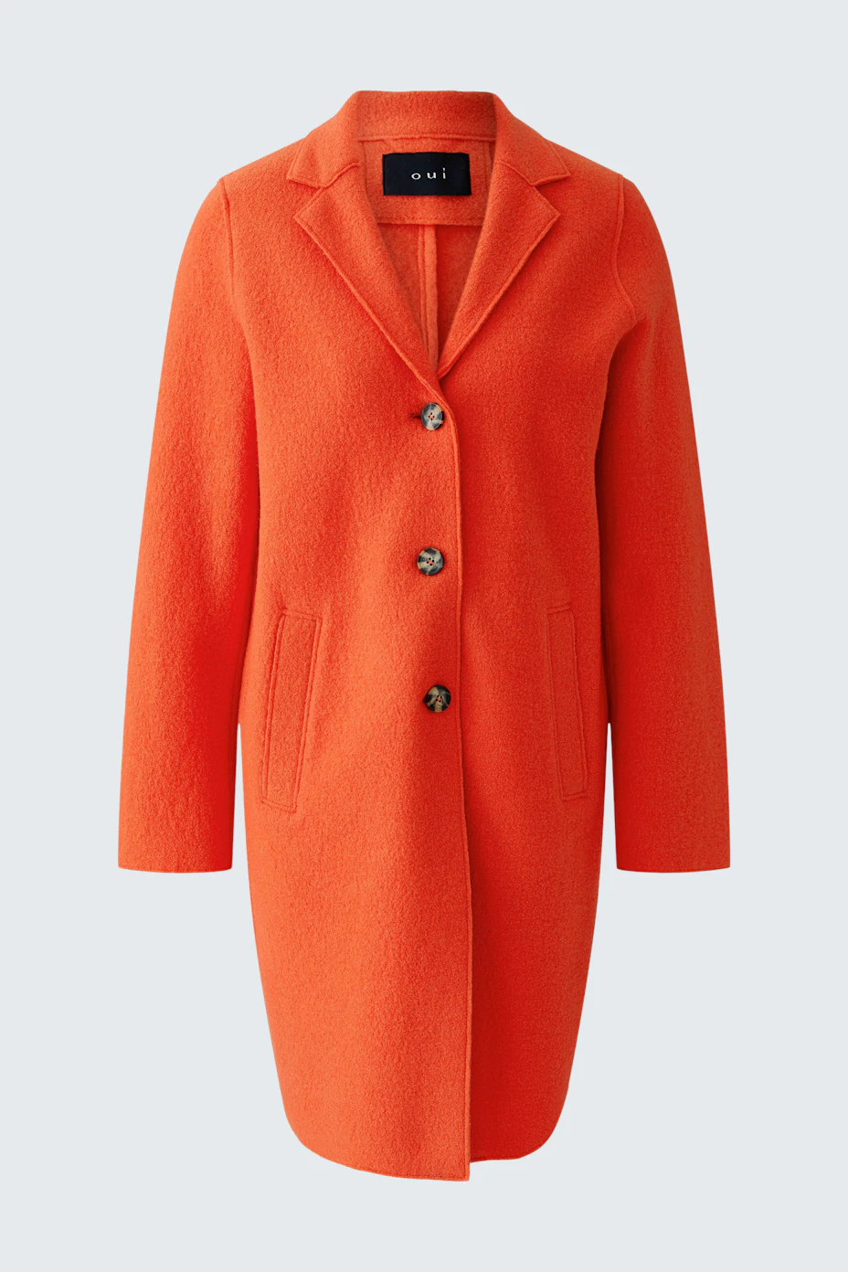 Leuchtend orangefarbener Wollmantel mit Knöpfen, ideal für kühle Tage. Zeitloses Design ohne Model.