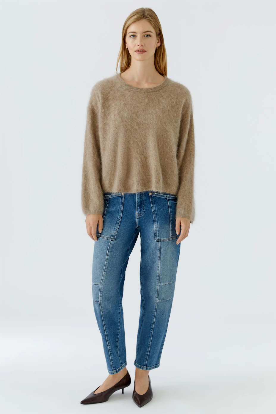 Beiger Damen-Pullover: Weicher Strickpullover ohne Model, schlicht und vielseitig kombinierbar.
