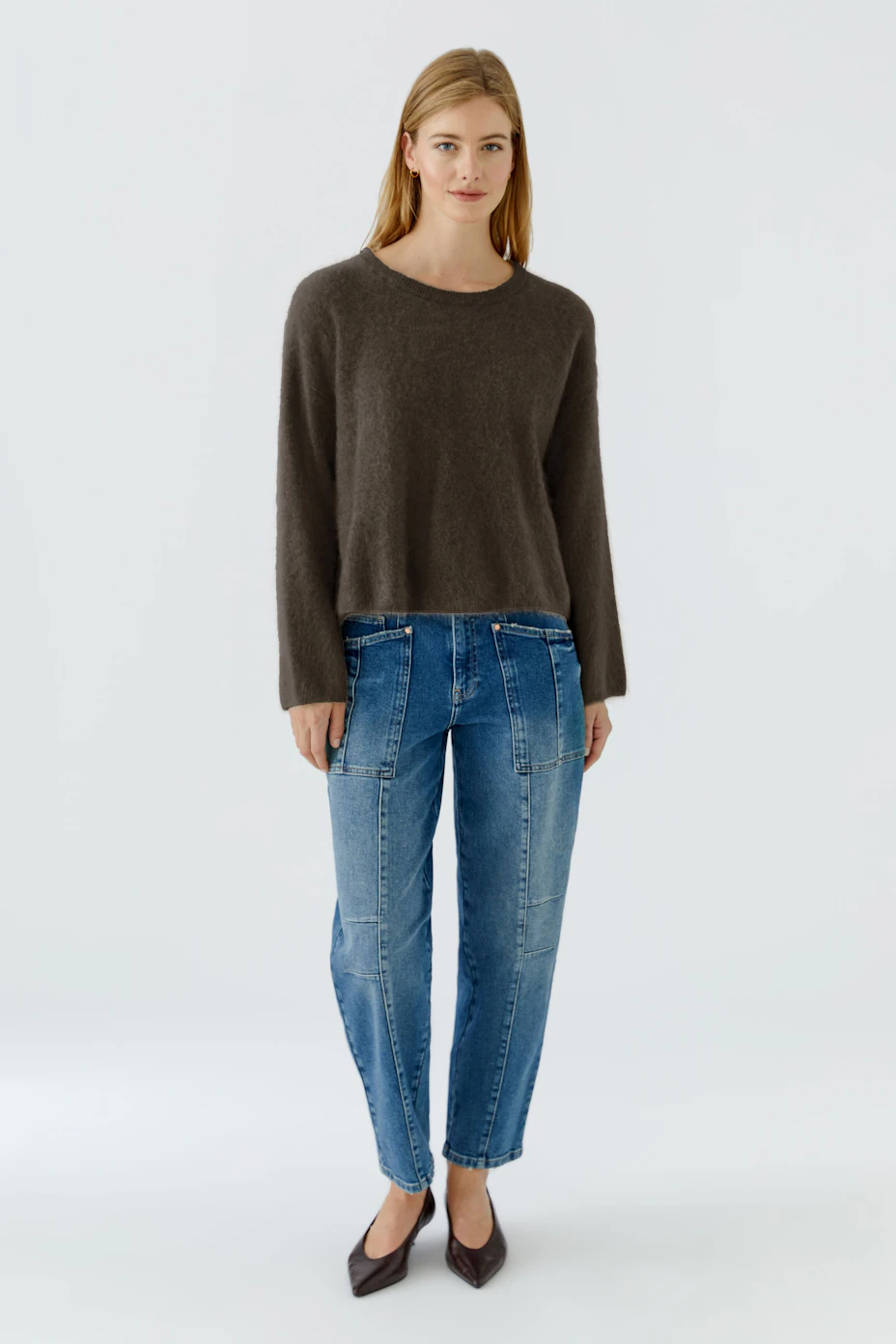 Kuscheliger Damen-Pullover in Braun, ohne Model, schlichtes Design, ideal für kühle Tage.