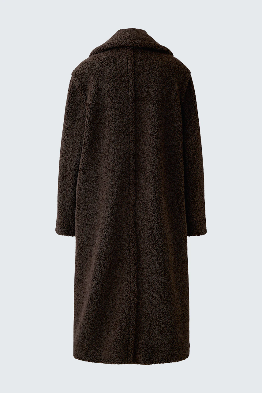 Cozy winter coat: Long brown coat with a soft texture, perfect for cold weather.