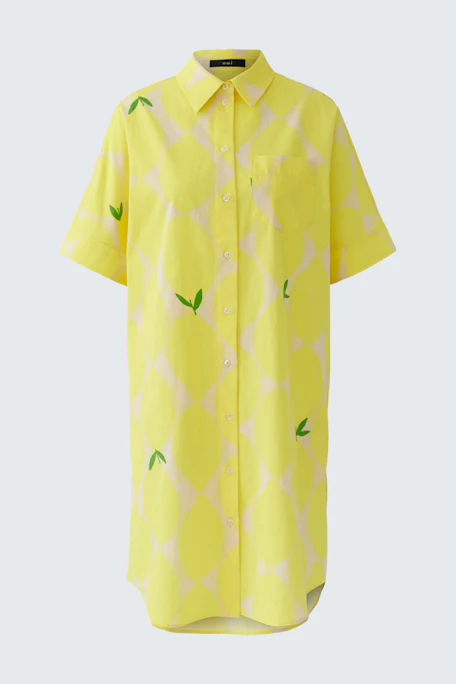 Bright shirt dress: Yellow patterned shirt dress with short sleeves, perfect for a casual summer look.