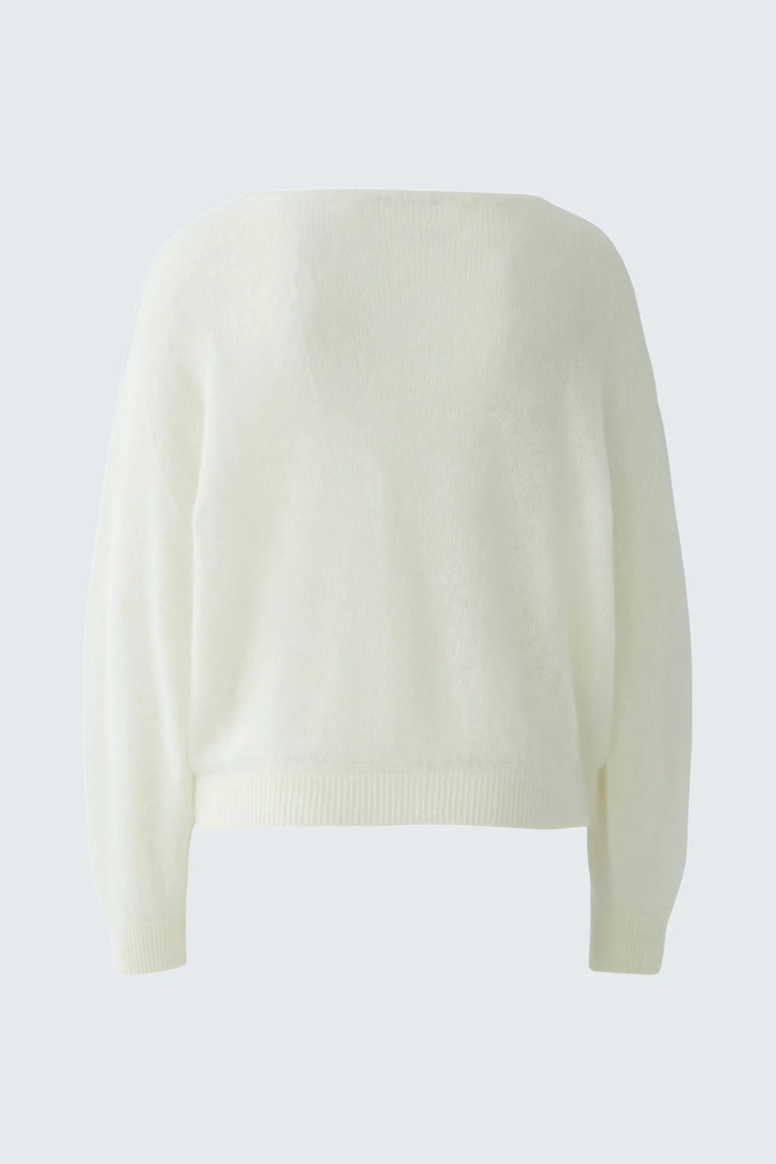 Simple white pullover: Soft, cozy texture with a relaxed fit, perfect for casual wear.