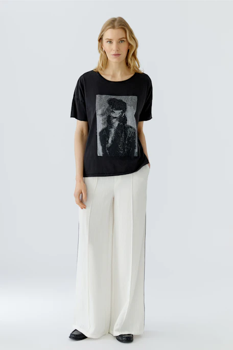 Black T-shirt with graphic print, featuring a monochrome image of a woman. Casual and stylish.