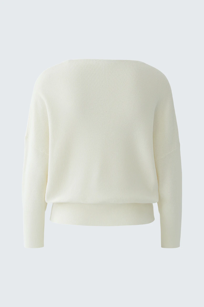 Simple white pullover: Soft, relaxed fit with ribbed cuffs and hem, perfect for casual wear.