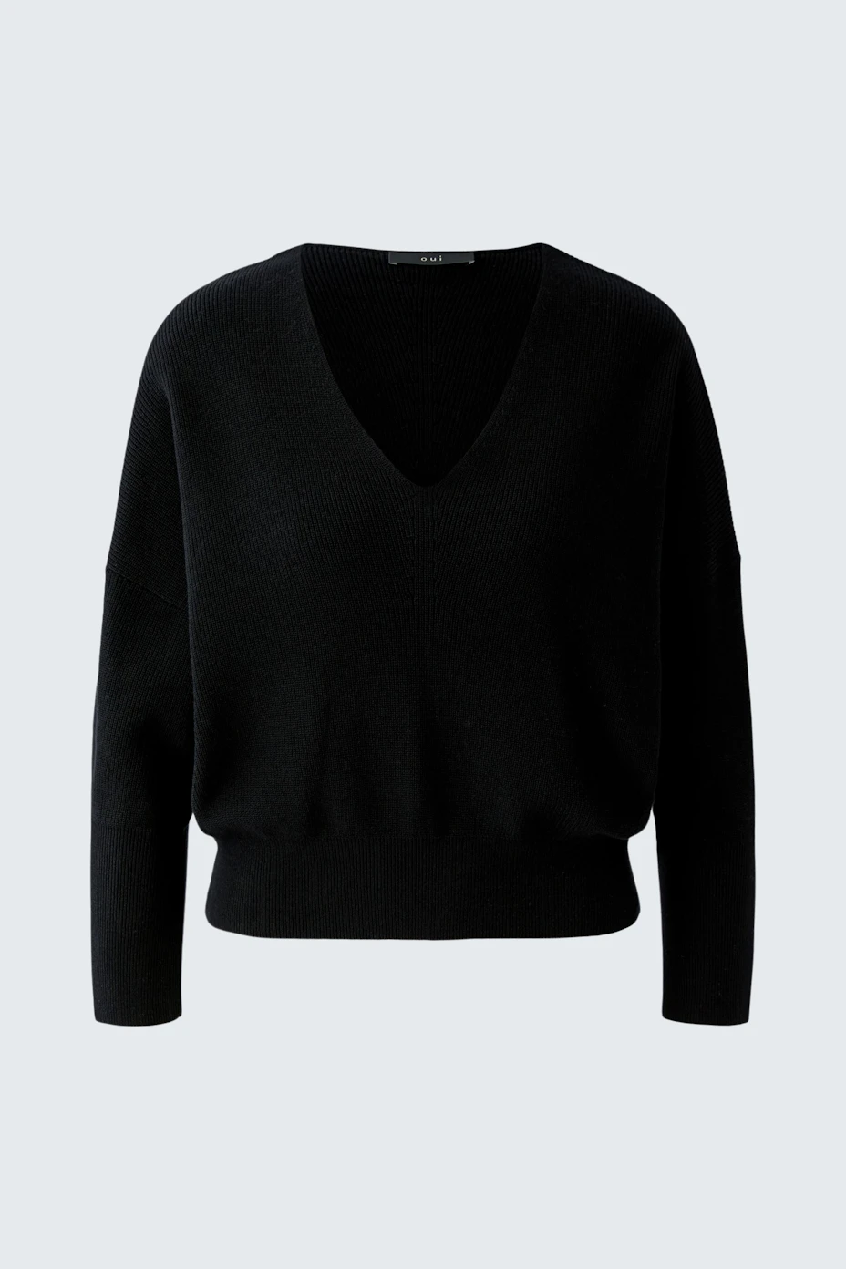 Schlichter Damen-Pullover: Schwarzer V-Ausschnitt-Pullover ohne Model, schlicht und vielseitig kombinierbar.