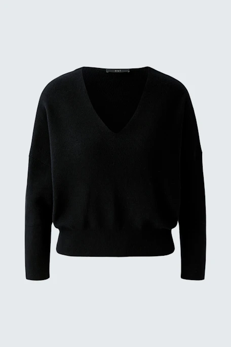 Classic black pullover: Simple V-neck design, perfect for versatile styling.