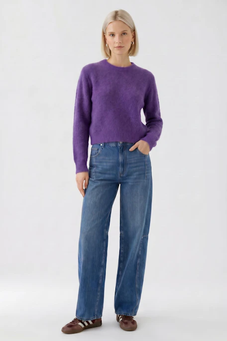 Lila Damen-Pullover: Weicher Strickpullover ohne Model, schlicht und bequem für den Alltag.