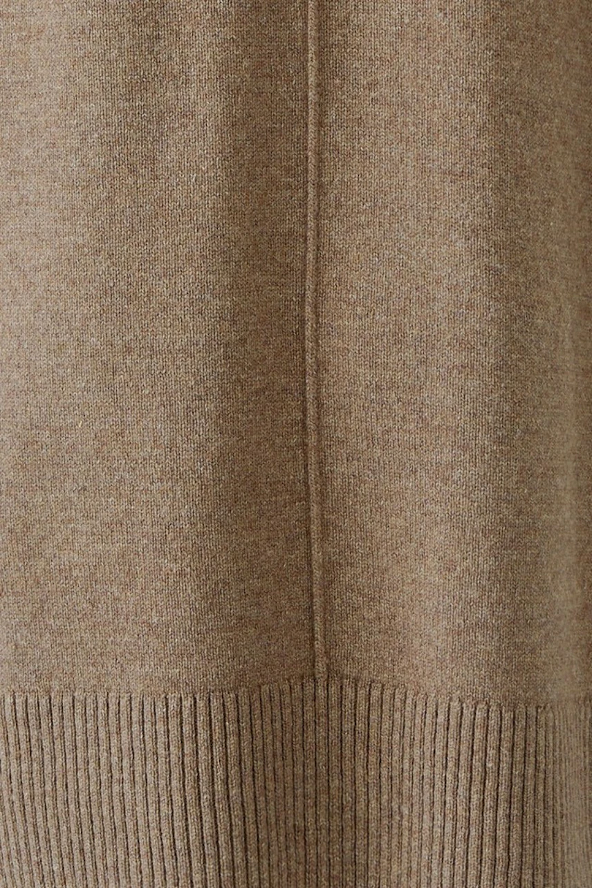 Casual women's pullover in soft brown knit, featuring ribbed hem detail for a cozy look.