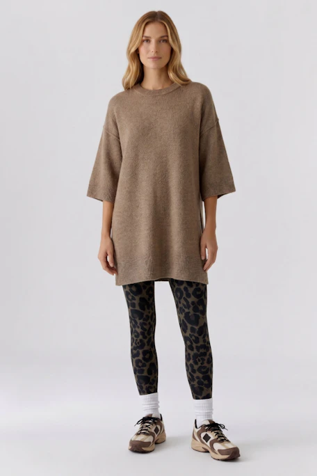 Lässiger Damen-Pullover: Beigefarbener Strickpullover mit kurzen Ärmeln, ideal für einen entspannten Look.