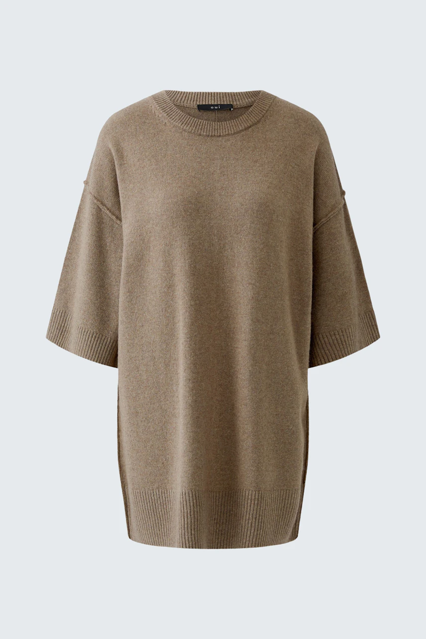 Casual pullover: Relaxed fit, brown knit pullover with short sleeves, perfect for everyday comfort.