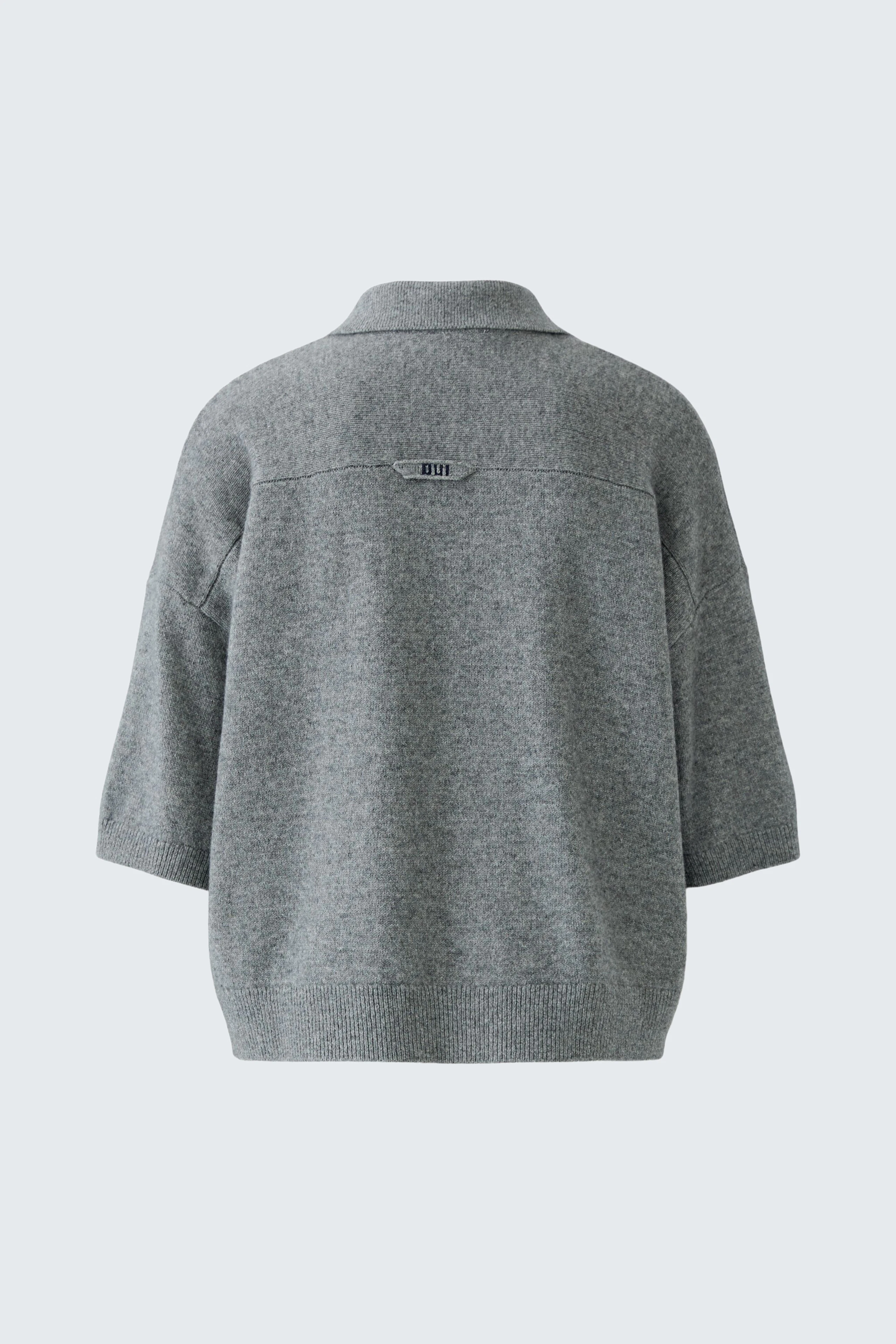 Casual women's pullover: Gray pullover with a relaxed fit, perfect for everyday comfort.