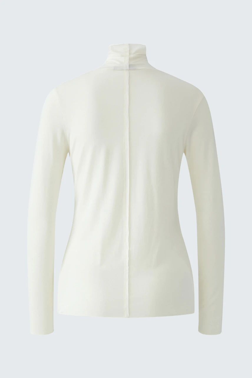 White long-sleeve shirt: Simple and versatile, perfect for layering or wearing alone.
