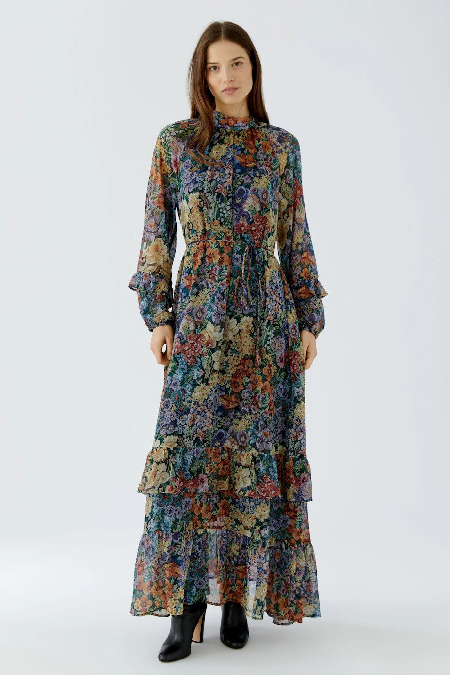 Floral maxi dress: Vibrant floral print with flowing layers, perfect for a stylish, relaxed look.