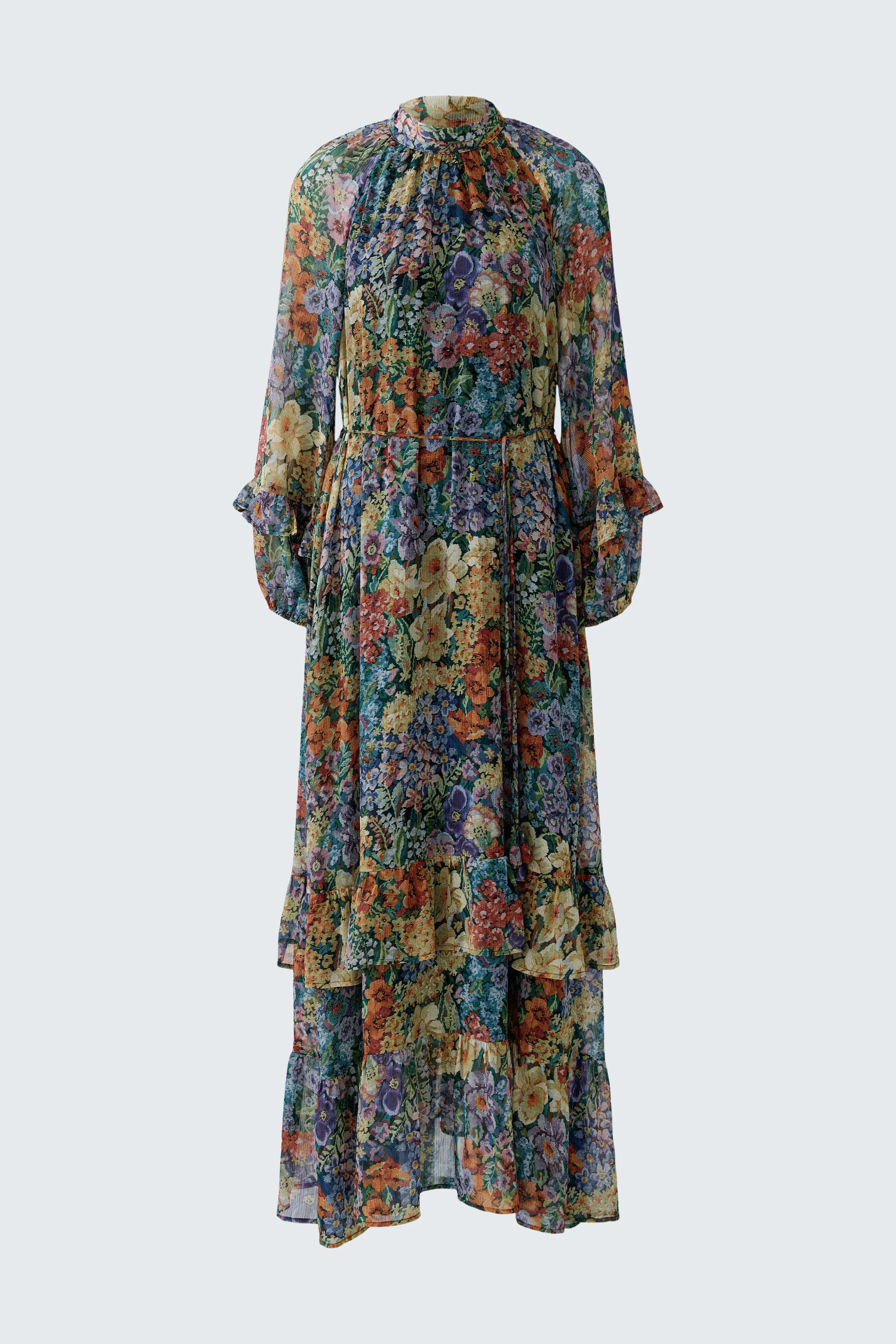 Farbenfrohes Maxikleid: Langes, florales Kleid mit Rüschen und weitem Schnitt, ohne Model abgebildet.