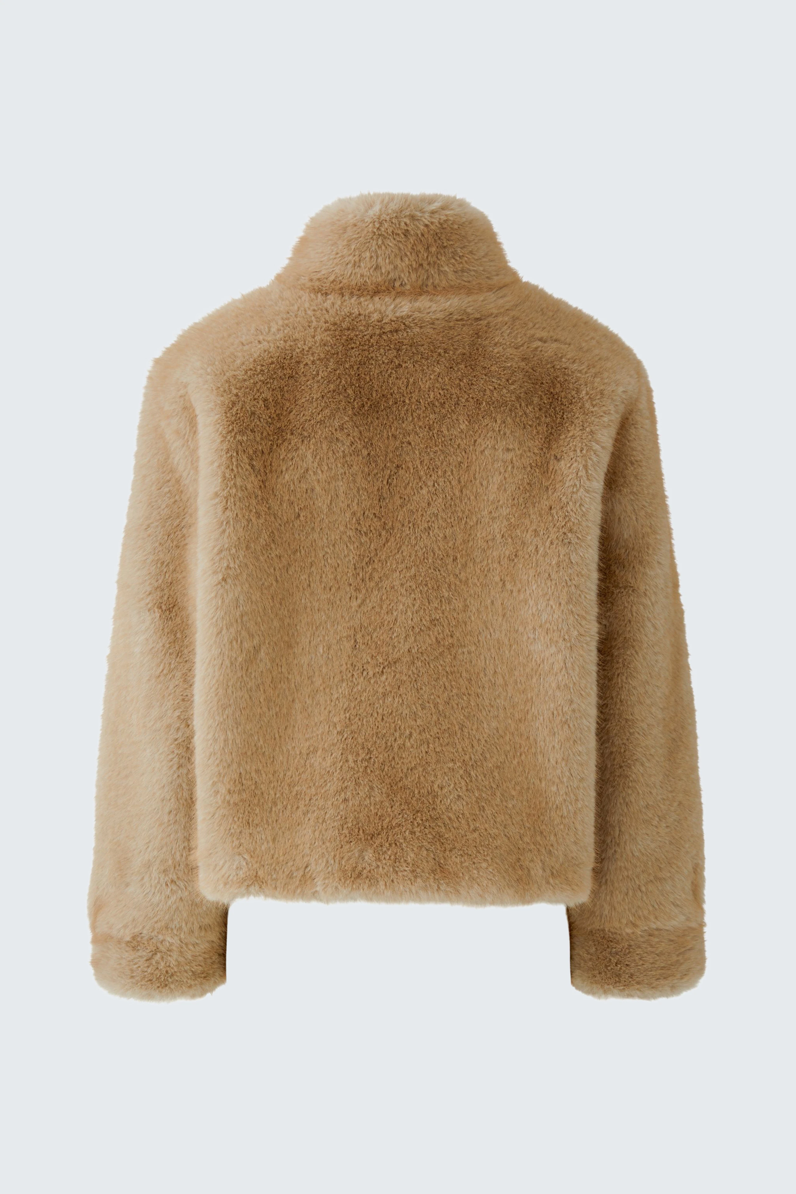 Kuschelige Outdoorjacke in Beige: Weiches Material, ideal für kalte Tage. Perfekt für einen lässigen Look.