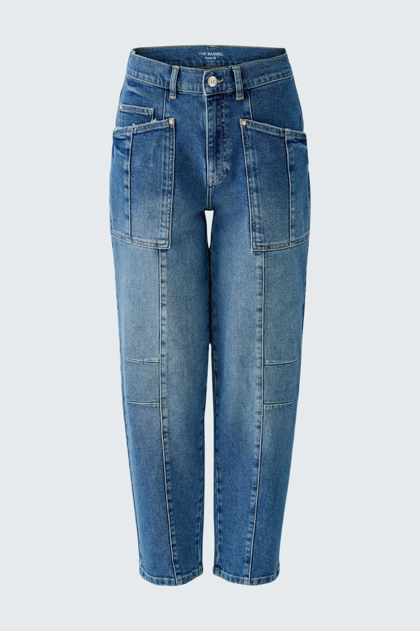 Jeans Barrel: Lässige Damen-Jeans mit weitem Schnitt und großen Taschen, ideal für einen entspannten Look.