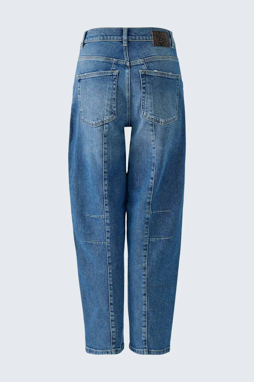 Jeans Barrel: Lässige Damen-Jeans in Blau mit weitem Schnitt und aufgesetzten Taschen, ohne Model.