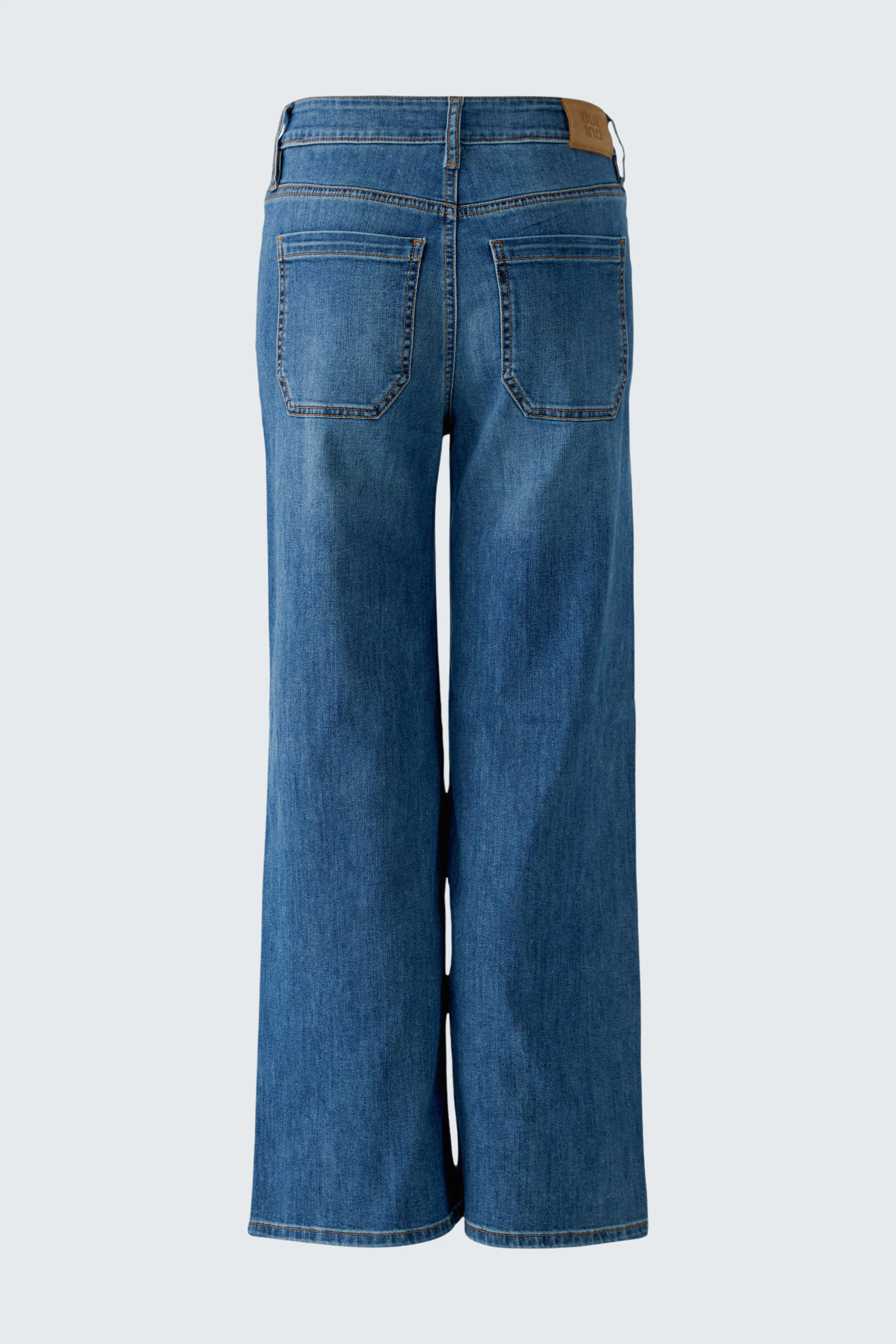 Jeans Straight: Klassische blaue Damenjeans mit geradem Schnitt und Taschen, ohne Model abgebildet.
