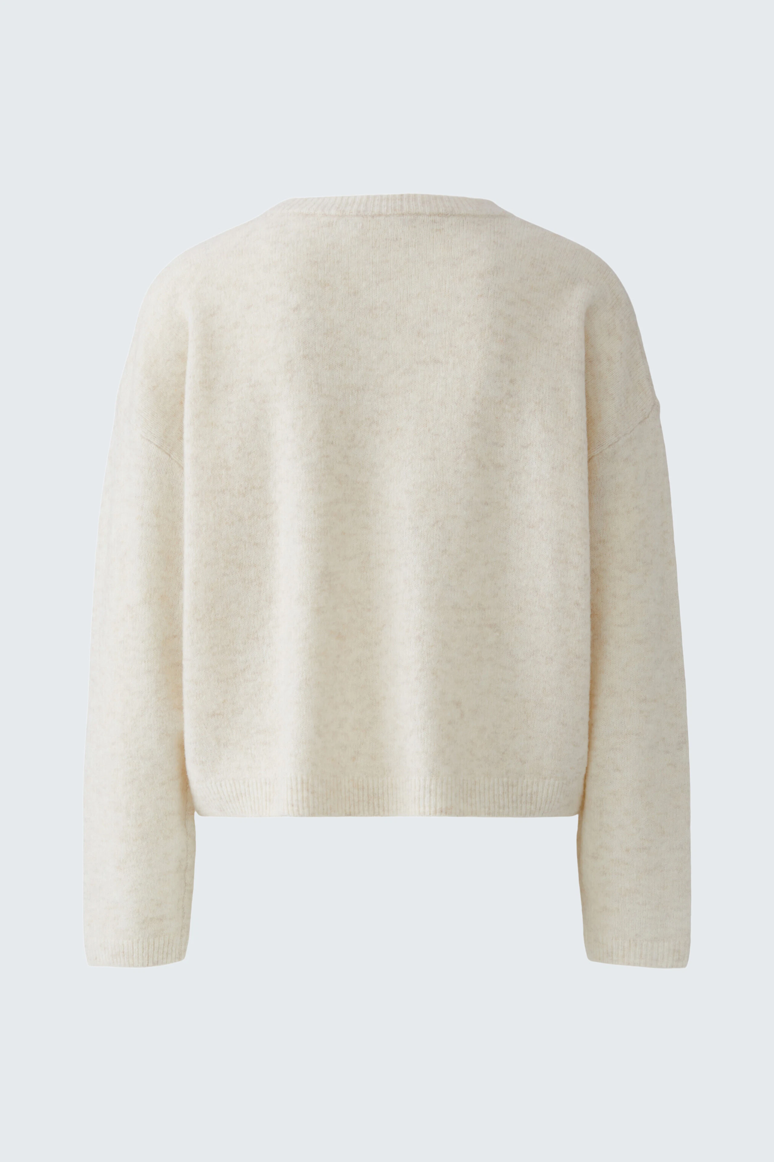 Casual women's pullover: Cream-colored pullover with a relaxed fit, perfect for everyday comfort.