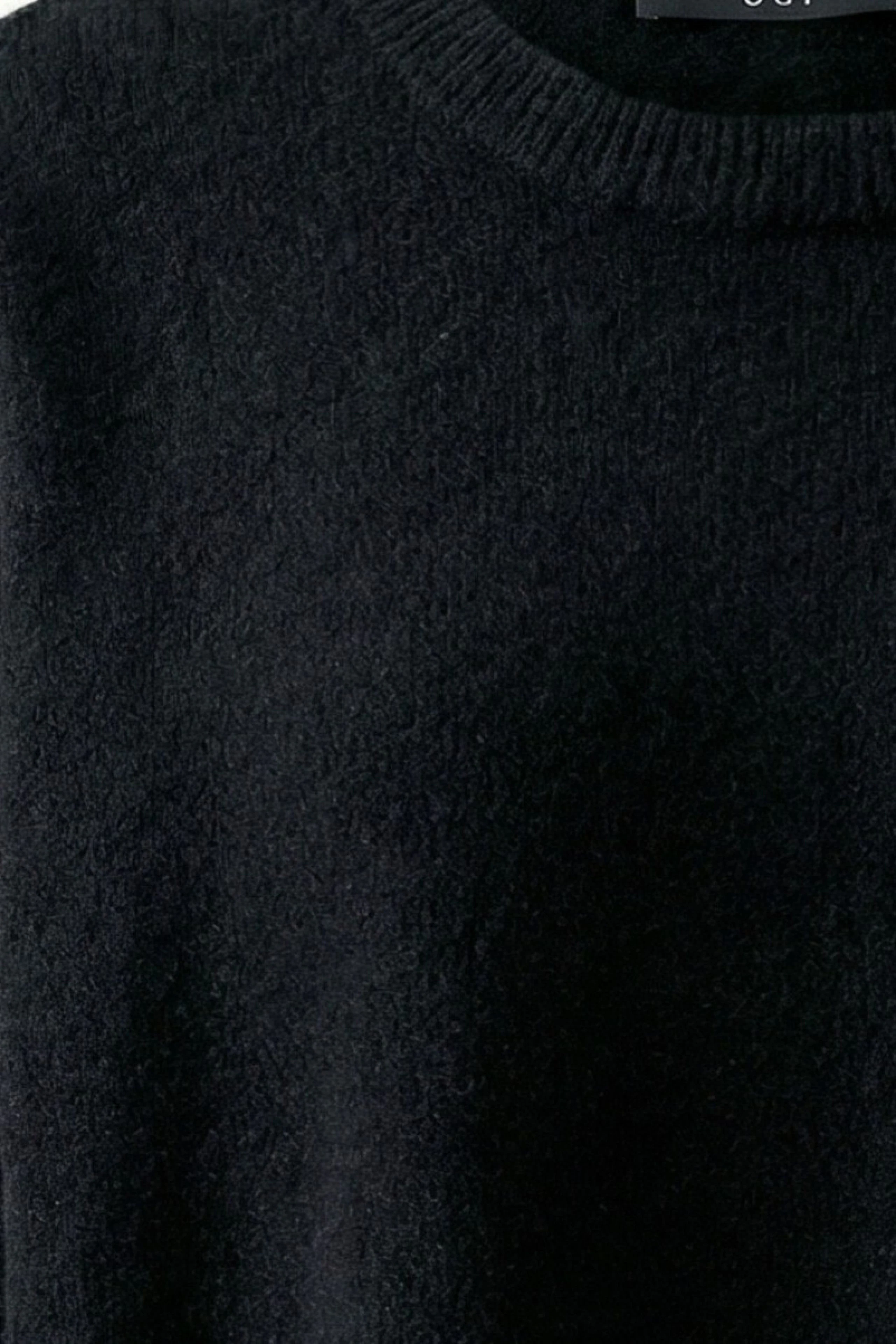 Schlichter Damen-Pullover: Schwarzer Strickpullover ohne Muster, ideal für vielseitige Kombinationen.