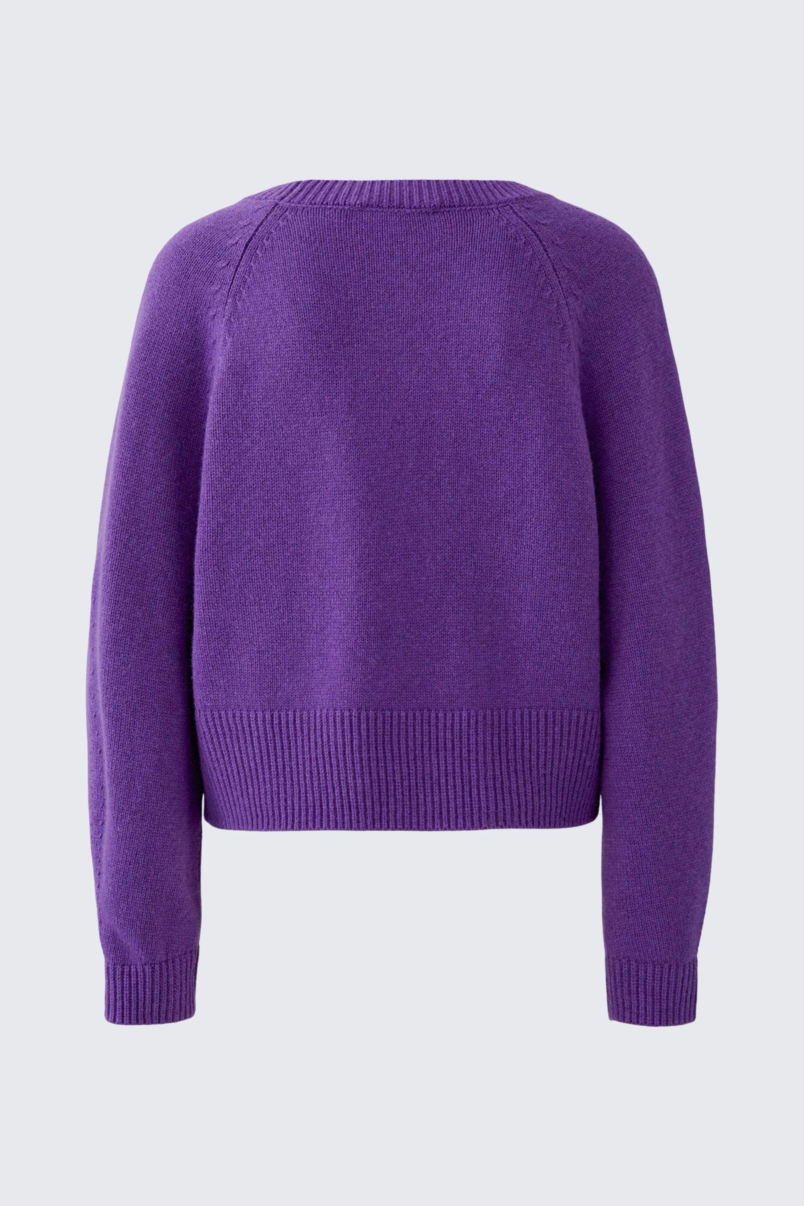 Lila Damen-Pullover: Schlichter Strickpullover ohne Model, ideal für lässige Outfits.
