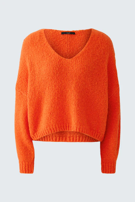 Leuchtend orangefarbener Damen-Pullover mit V-Ausschnitt und weichem Strickmaterial, ohne Model abgebildet.