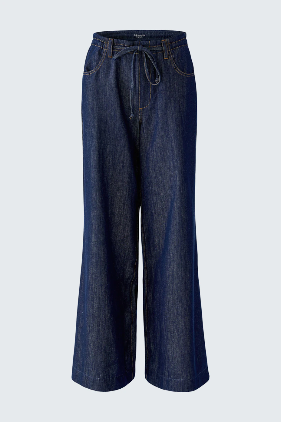 Jeans Wide Leg: Dunkelblaue, weite Damenjeans ohne Model, schlicht und vielseitig kombinierbar.