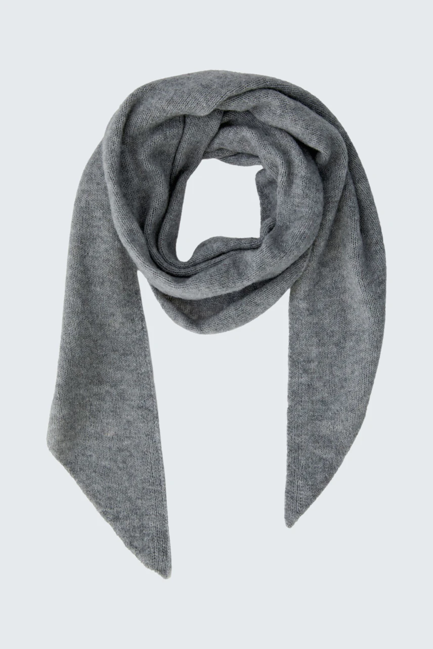 Soft grey scarf: Cozy and versatile accessory for any outfit.