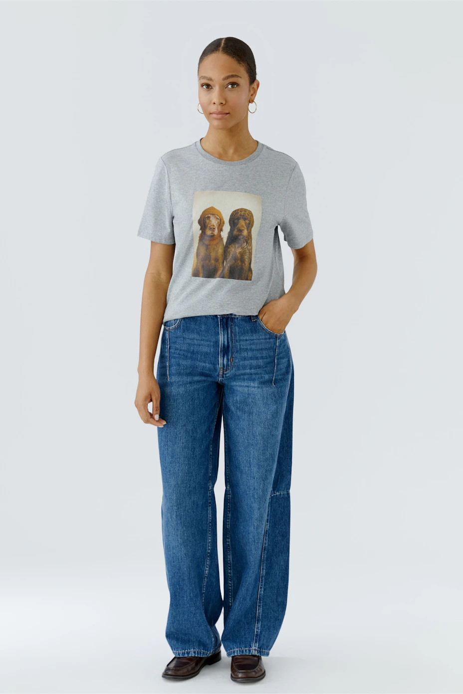 Graues Damen-T-Shirt mit Hundeprint, lässig und bequem für den Alltag.