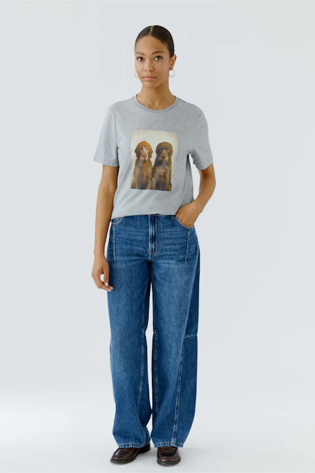 Casual women's T-shirt: Grey T-shirt with a print of two dogs on the front.