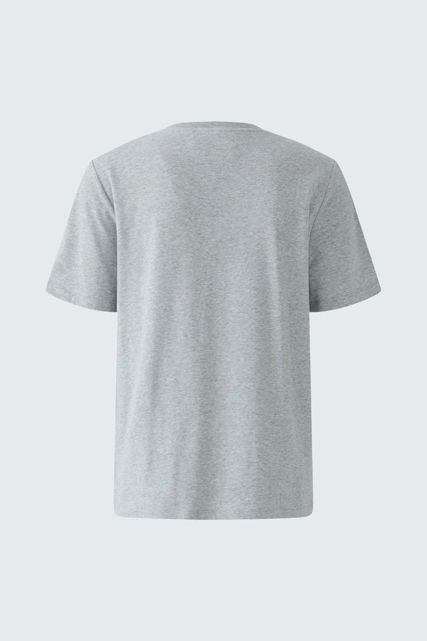 Casual women's T-shirt: Simple grey T-shirt with short sleeves, perfect for everyday wear.